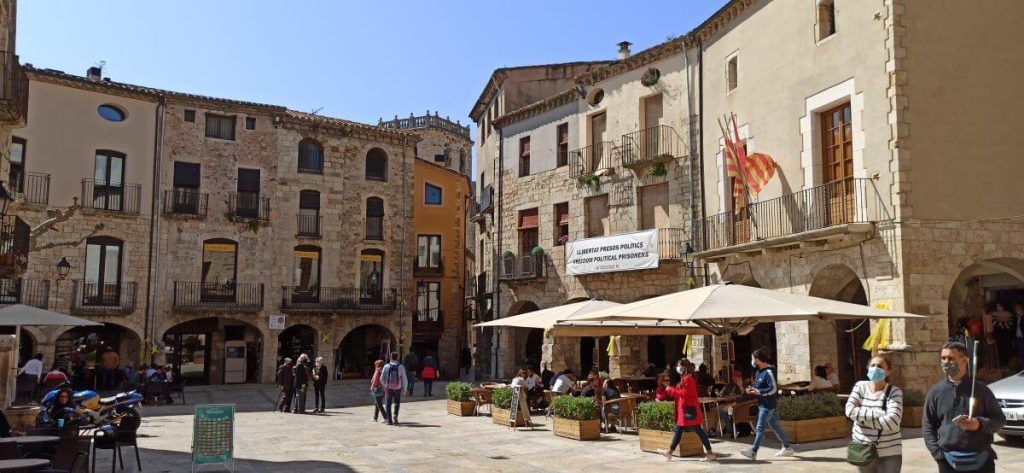 Plaça-de-la-llibertat-Besalú