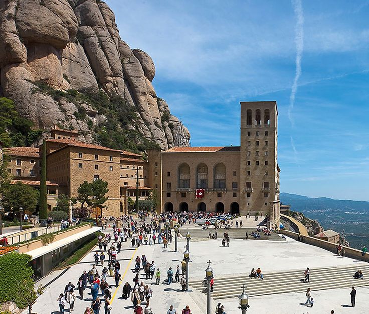 Los monasterios más impresionantes de España, con mucho arte